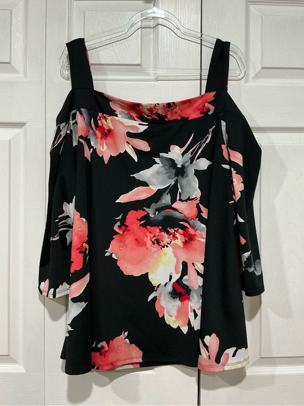 🤎 Avenue Cut Out Shoulders Black Floral Blouse - Size 22 / 24